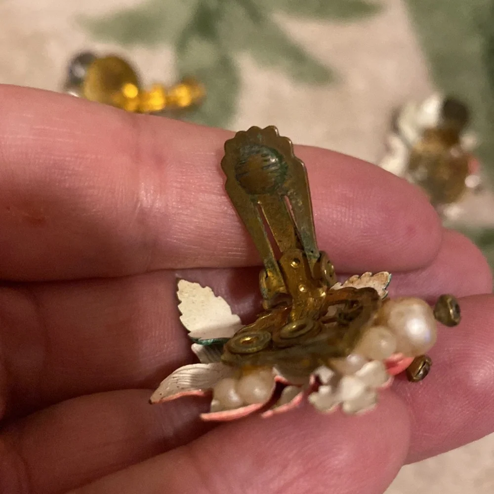 Two pair vintage clip earrings (CO) - Picture 10 of 12